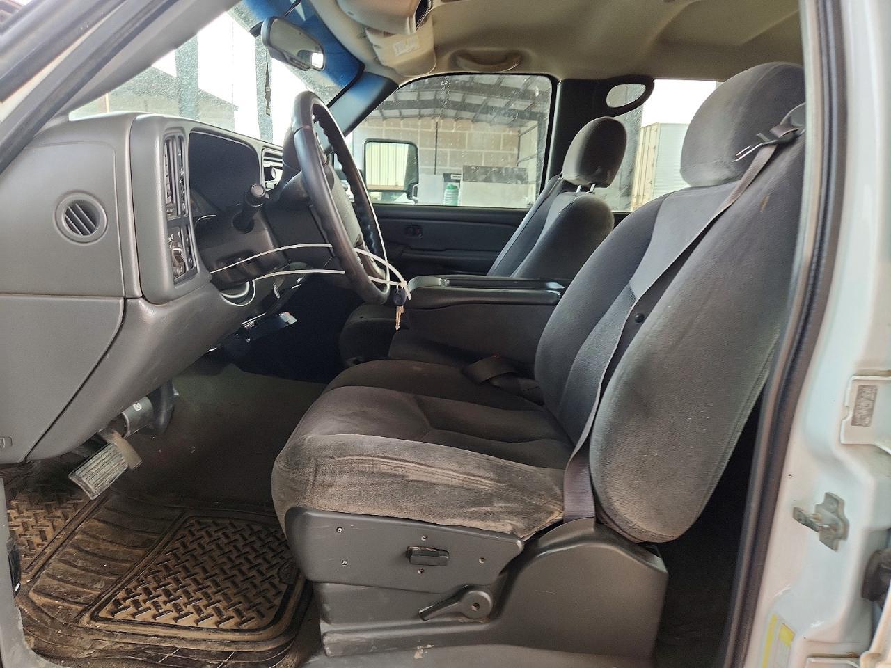 2006 GMC Sierra K2500 Heavy Duty - Image 7