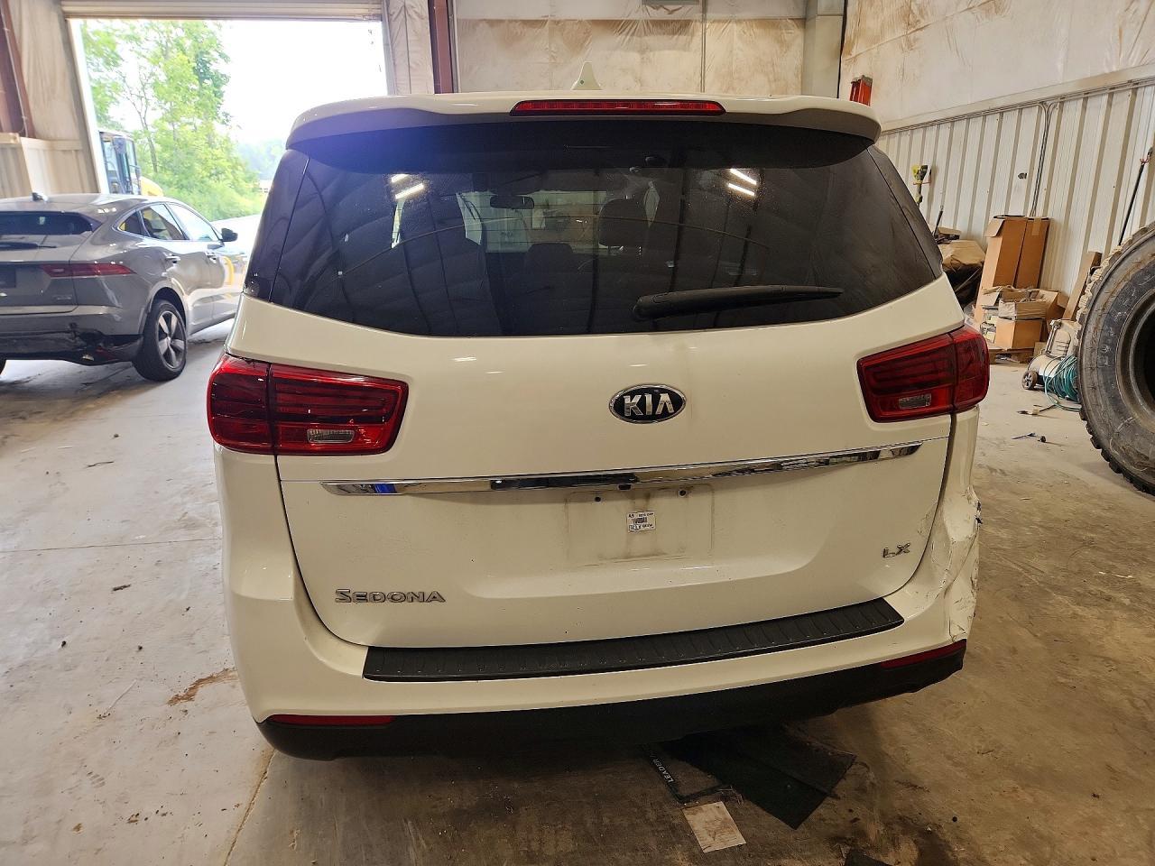 2019 Kia Sedona Lx - Фото 6