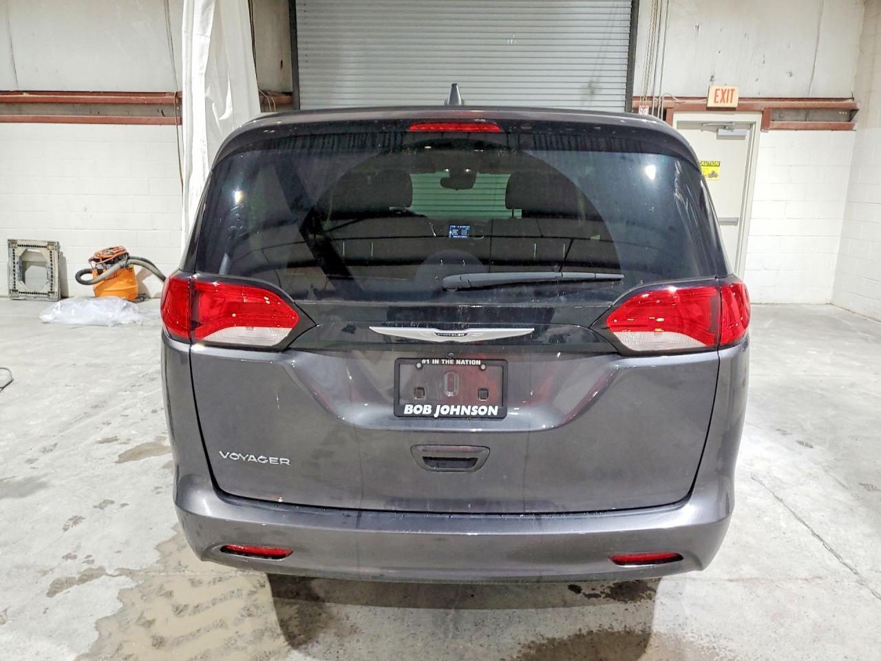 2023 Chrysler Voyager Lx - Image 6