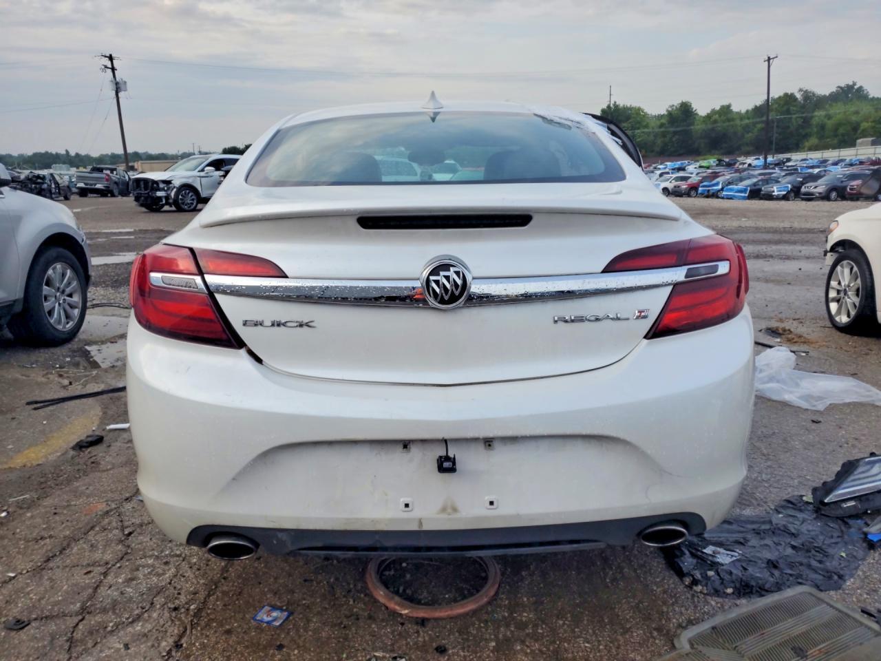 2017 Buick Regal Sport Touring - Image 6