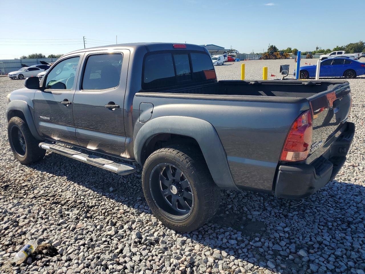 2014 Toyota Tacoma Prerunner - Image 2