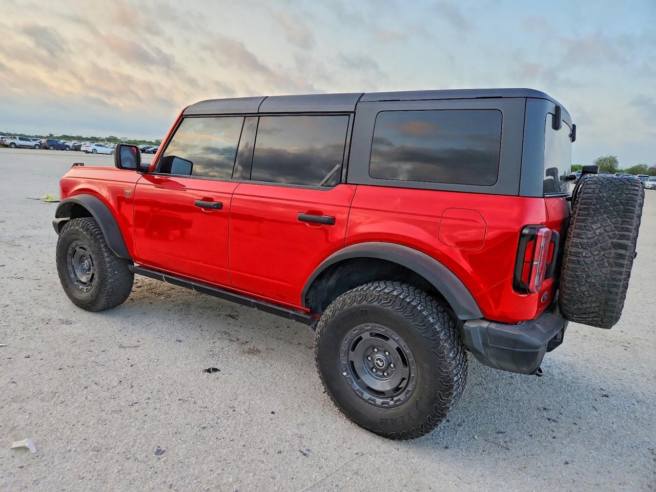 2023 Ford Bronco Base - Image 2