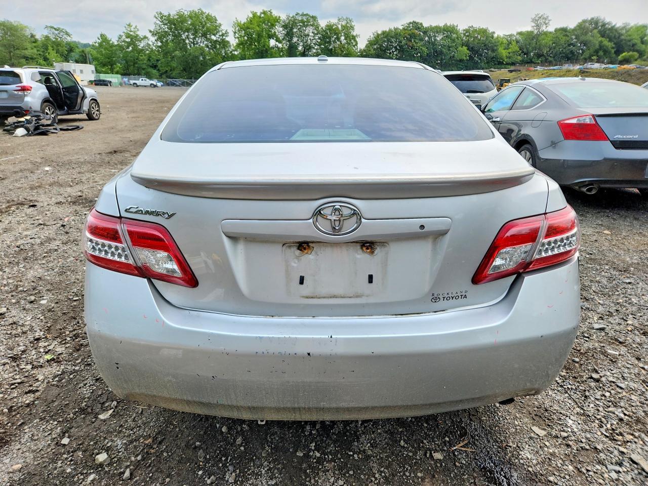 2010 Toyota Camry Le - Фото 6