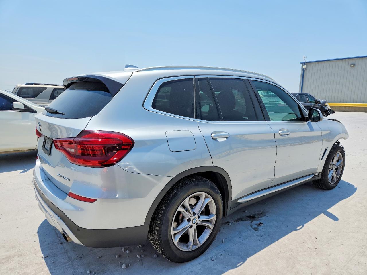 2021 BMW X3 Sdrive30I - Фото 3