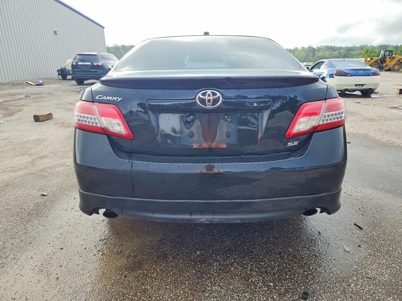 2010 Toyota Camry Se - Image 6