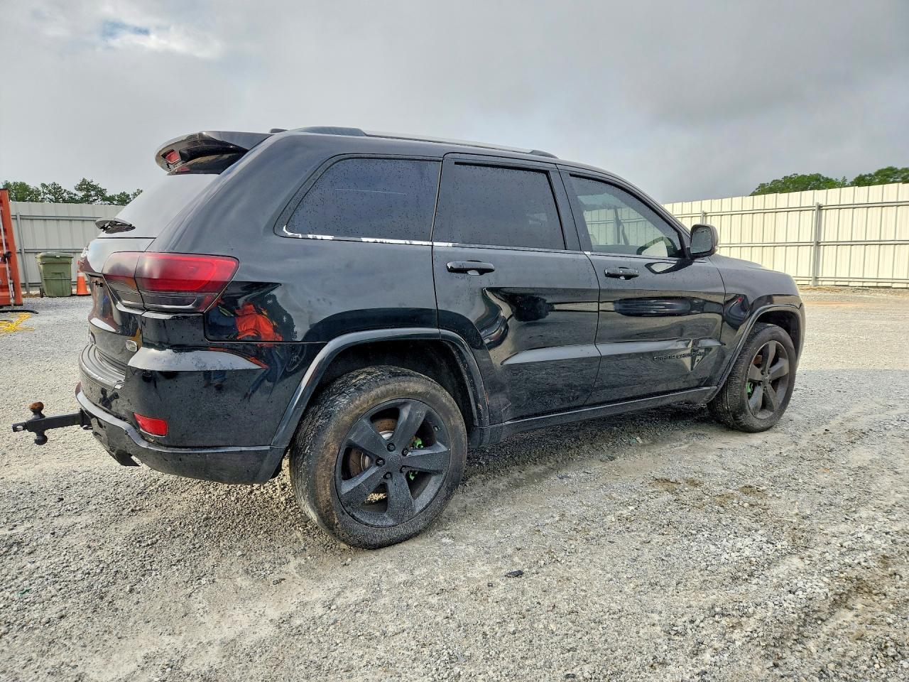 2014 Jeep Grand Cherokee Overland - Image 3