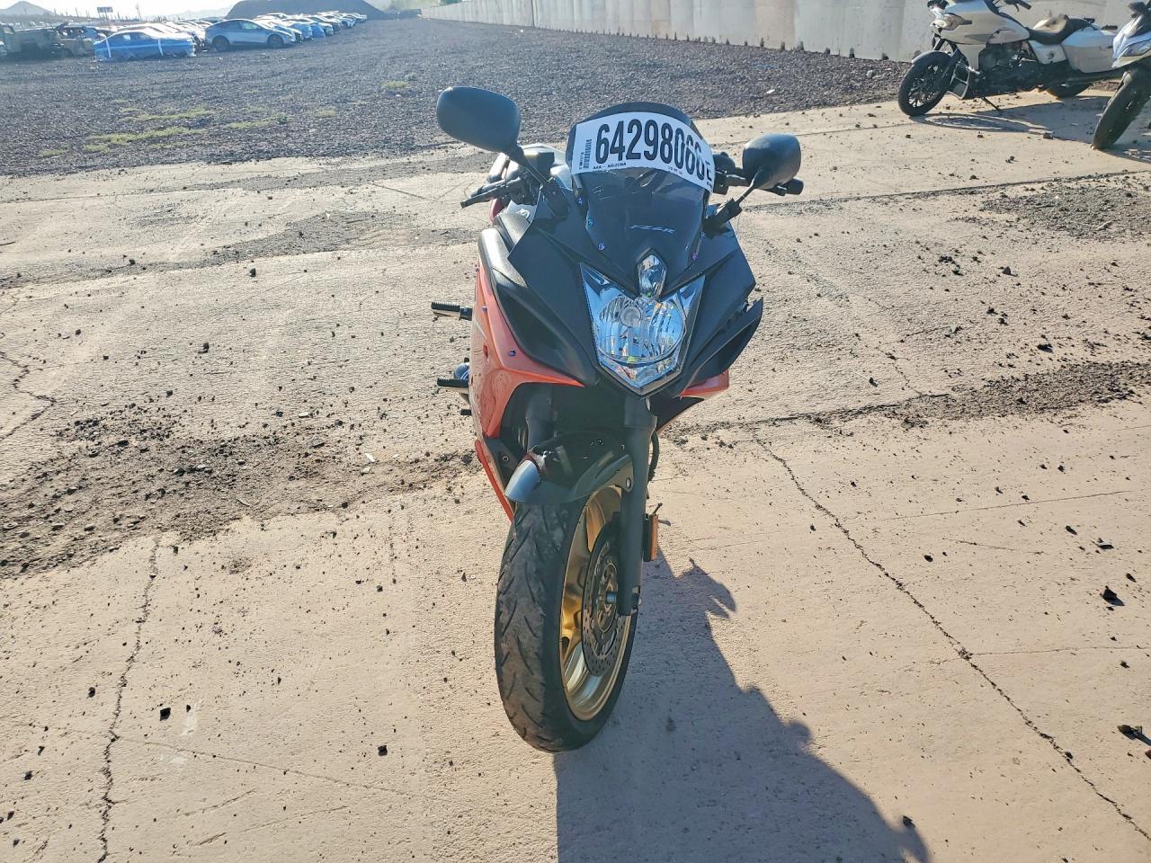 2010 Yamaha Fz6 R - Image 2