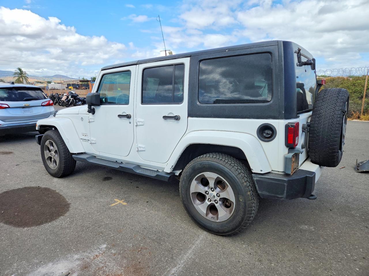 2016 Jeep Wrangler Unlimited Sahara - Image 2