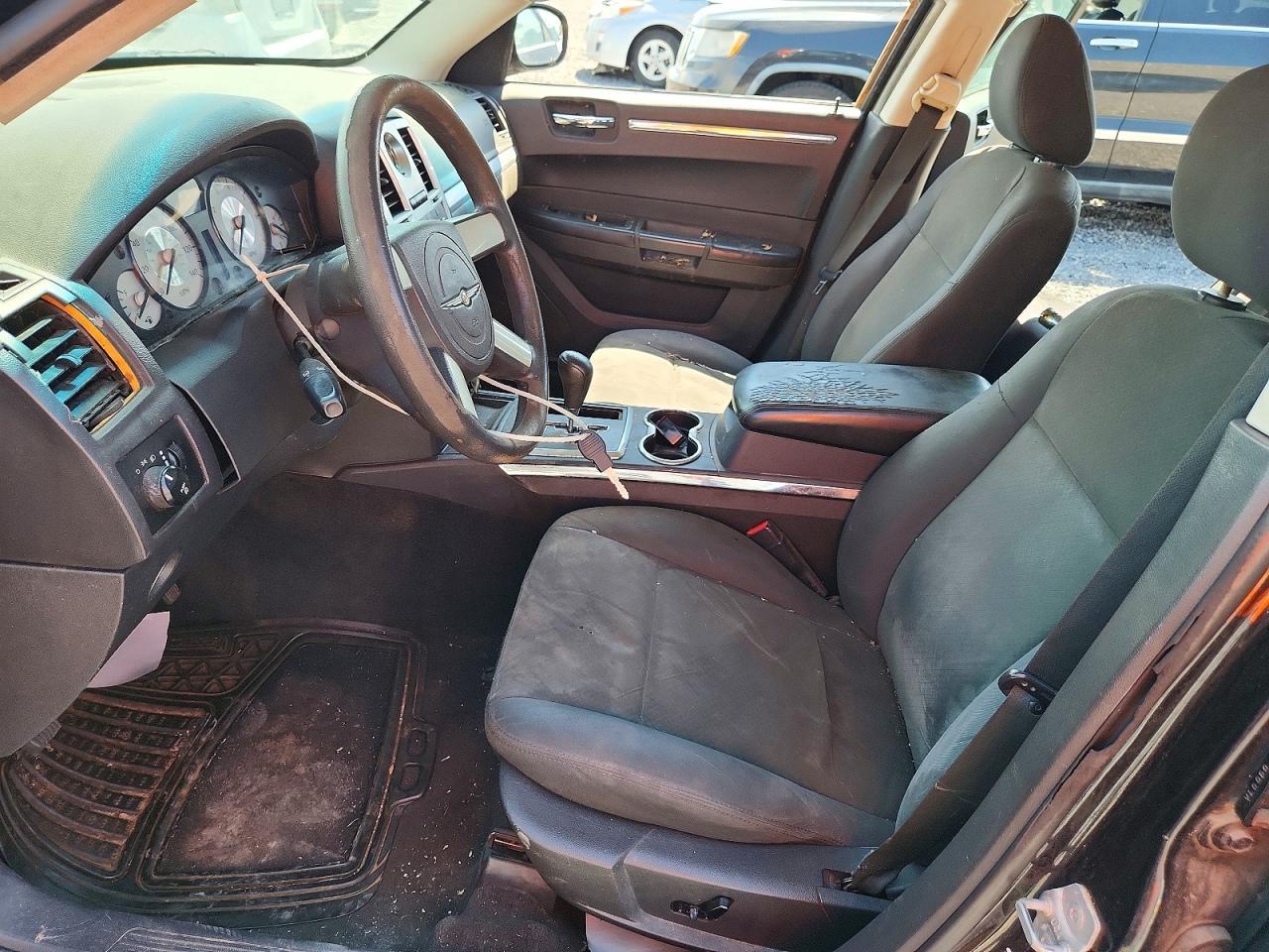 2010 Chrysler 300 Touring - Фото 7
