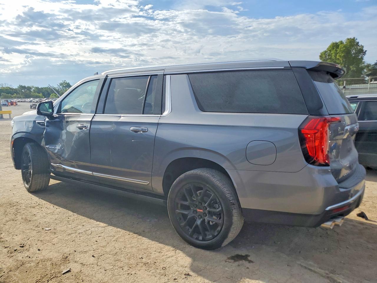 2022 GMC Yukon Xl Denali - Image 2