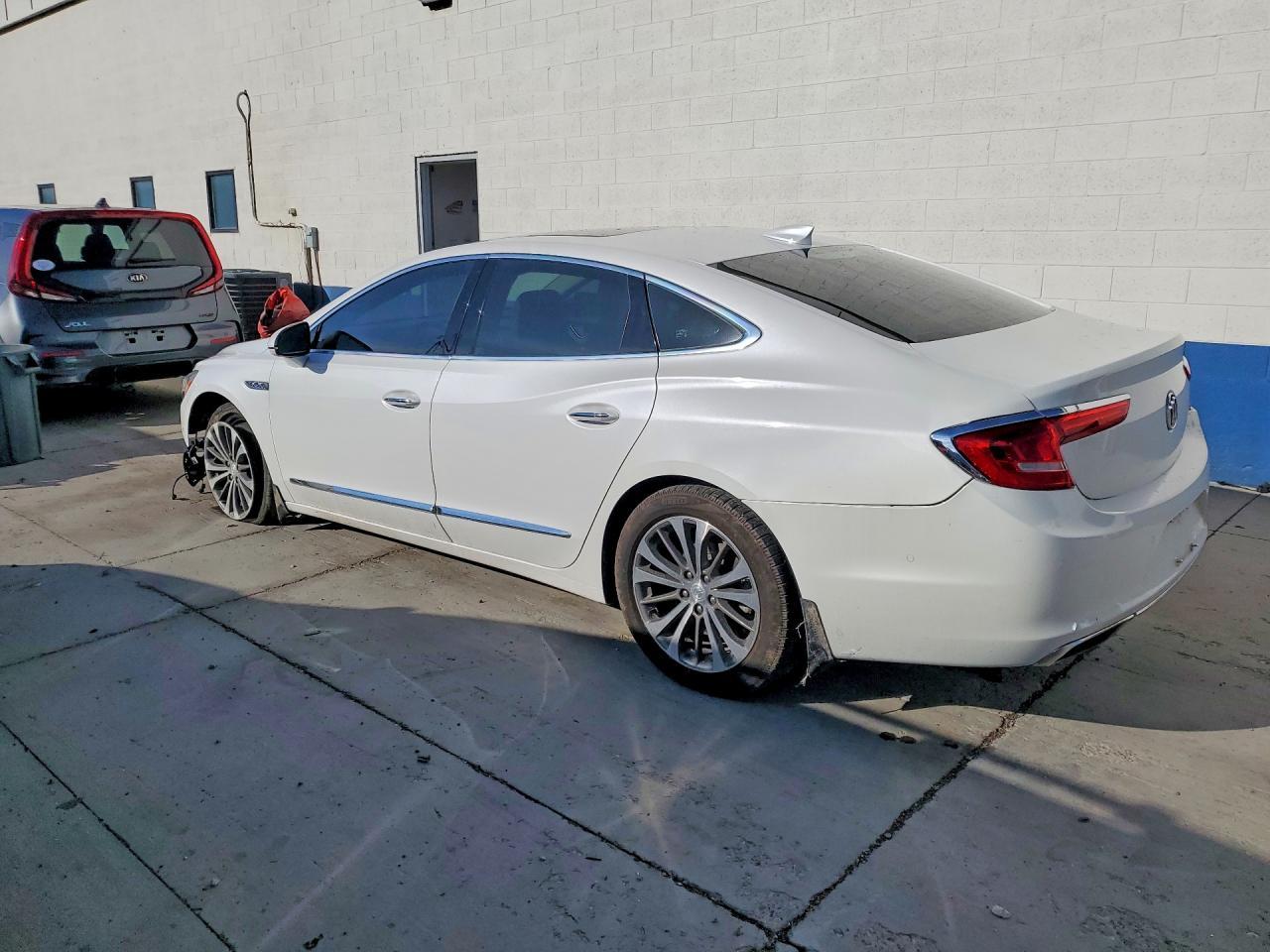2018 Buick Lacrosse Premium - Фото 2