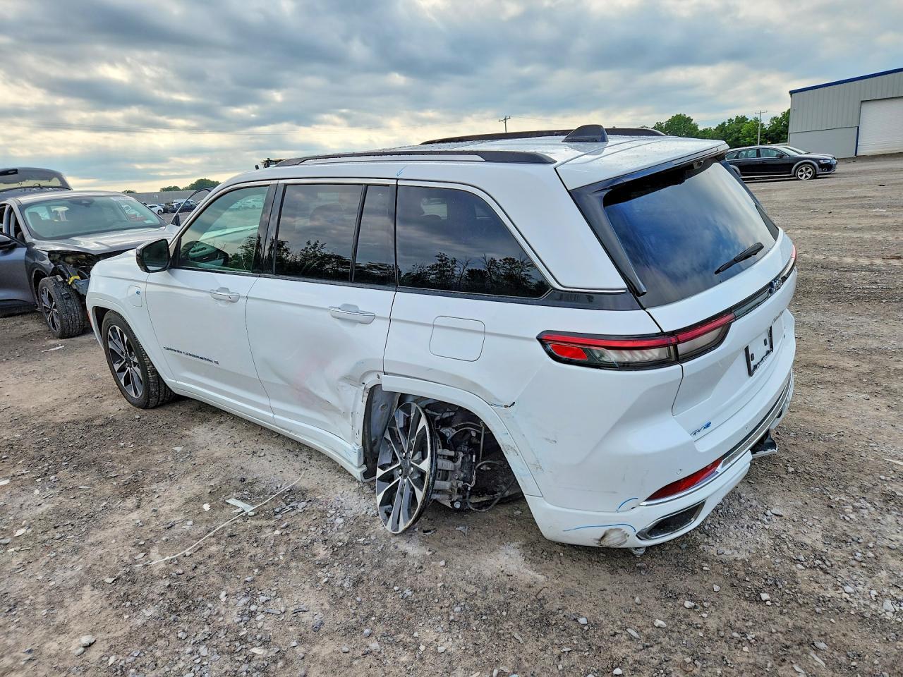 2023 Jeep Grand Cherokee Overland 4Xe - Фото 2