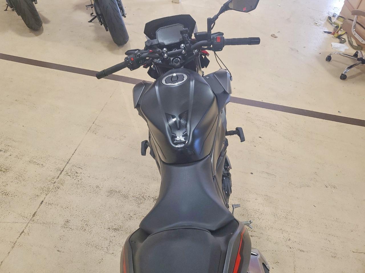 2025 Kawasaki Er500 - Фото 6