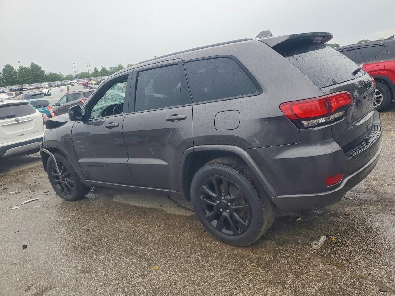 2019 Jeep Grand Cherokee Laredo - Image 2