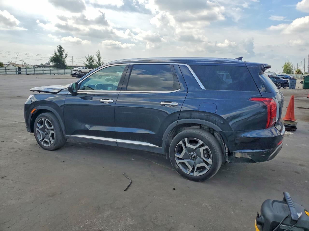 2024 Hyundai Palisade Sel Premium - Image 2