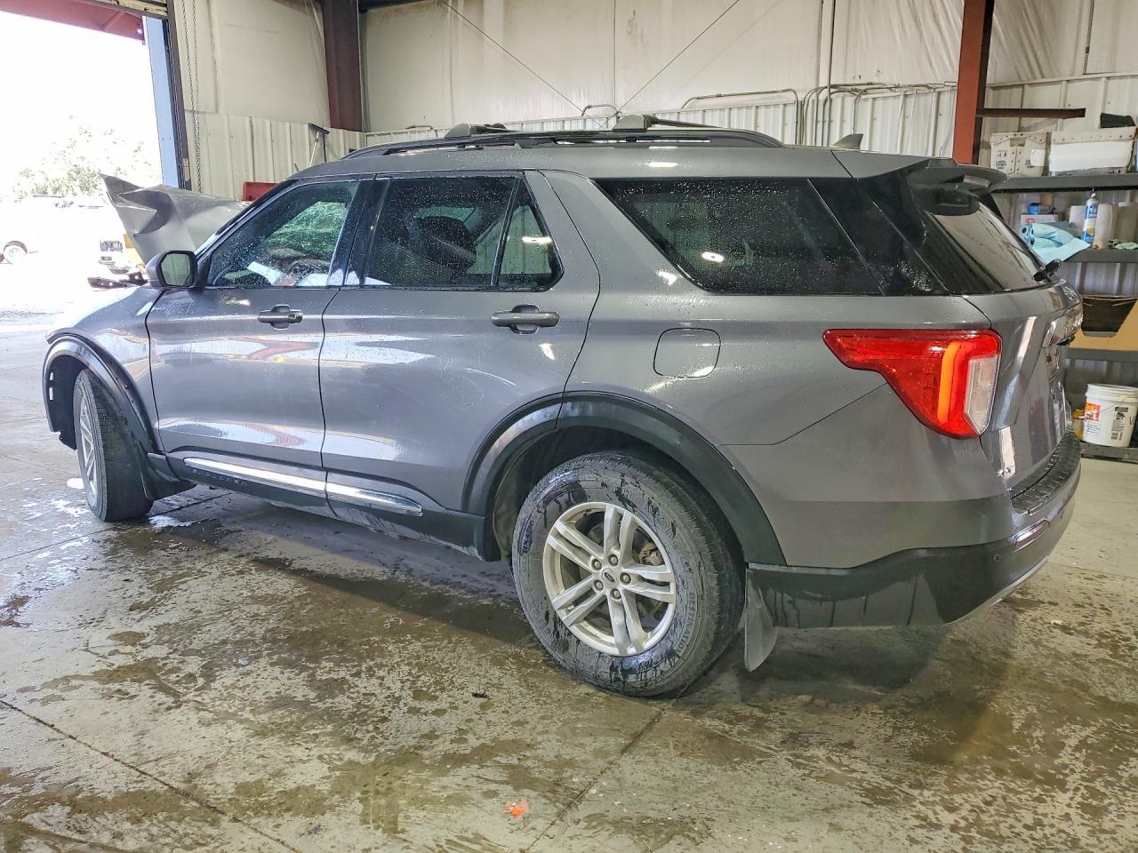 2022 Ford Explorer Xlt - Image 2
