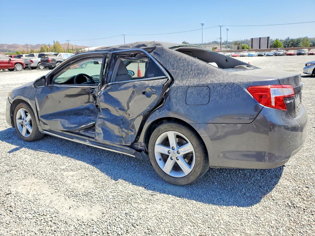 2012 Toyota Camry Le - Фото 2