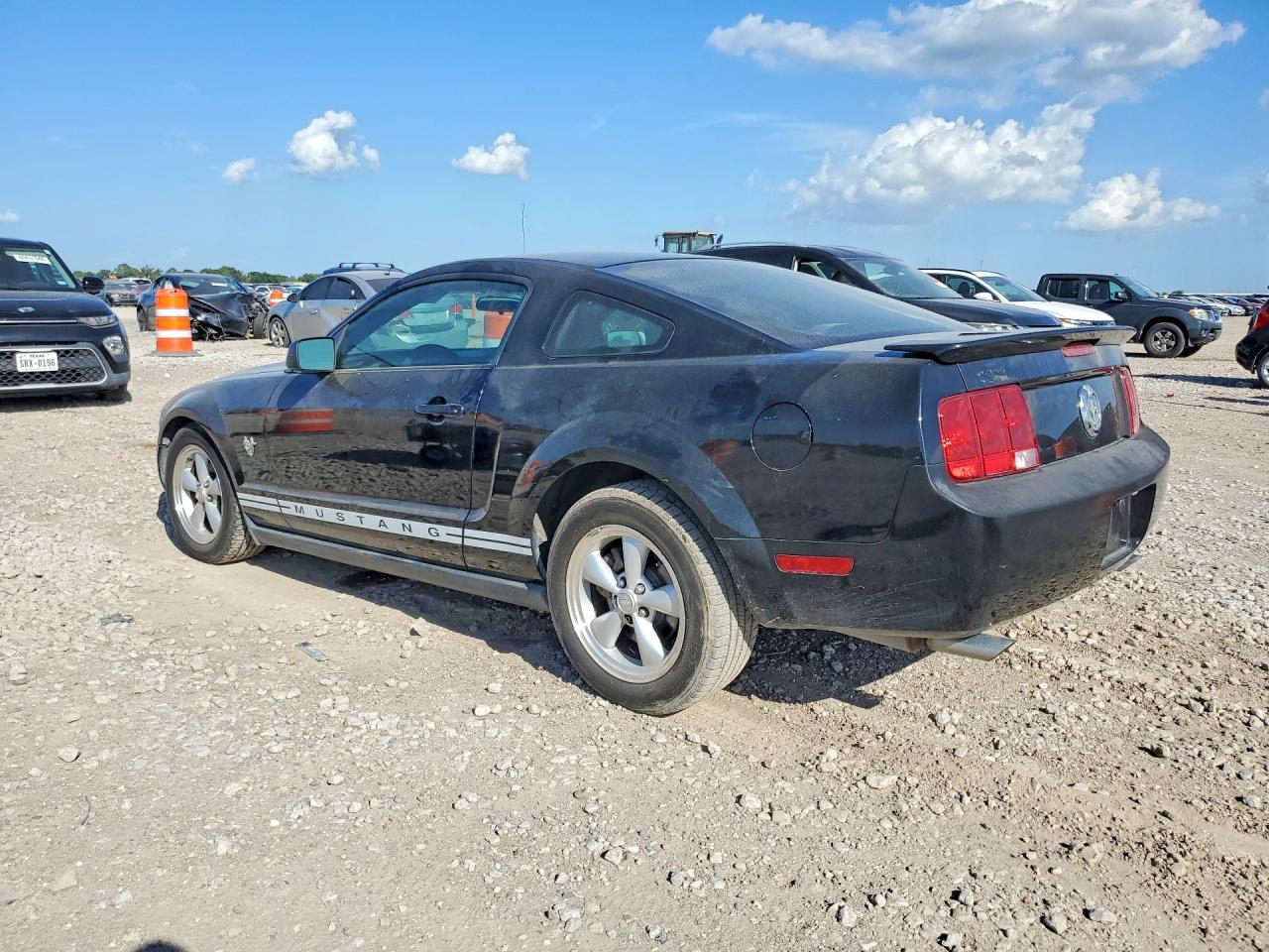 2009 Ford Mustang - Image 2