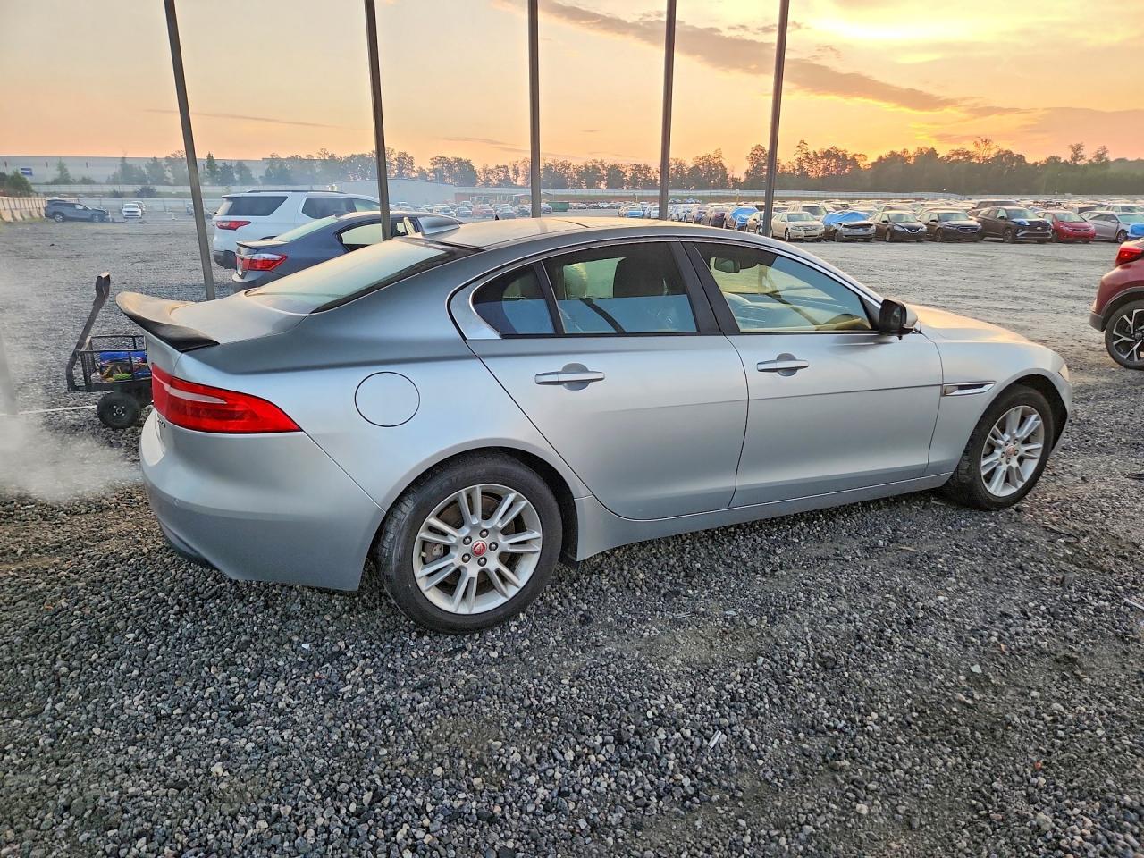 2018 Jaguar Xe Premium - Image 3