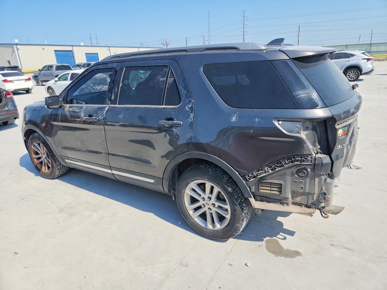 2017 Ford Explorer Xlt - Image 2