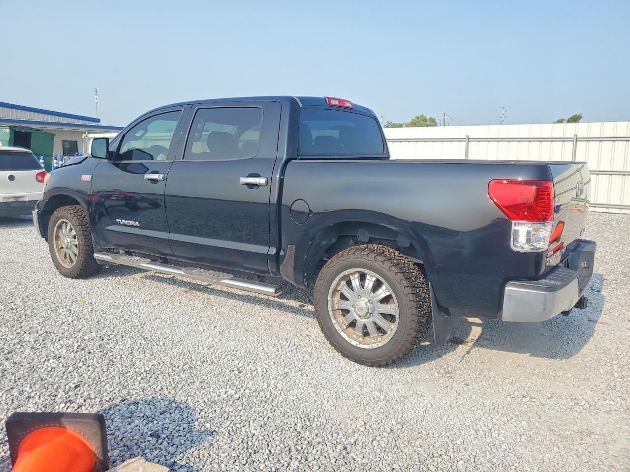 2011 Toyota Tundra Crewmax Sr5 - Image 2