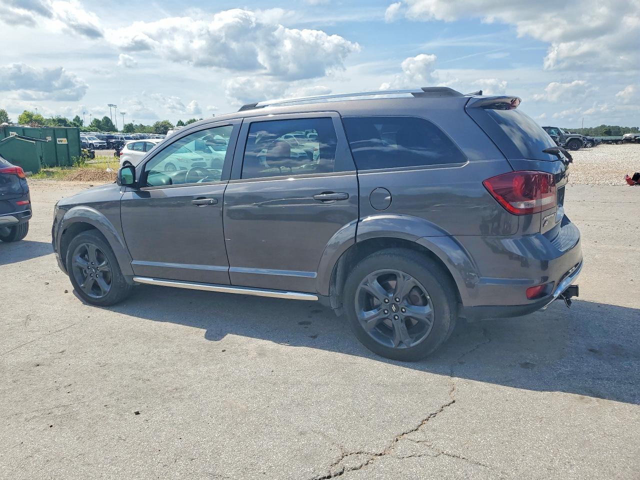 2018 Dodge Journey Crossroad - Image 2
