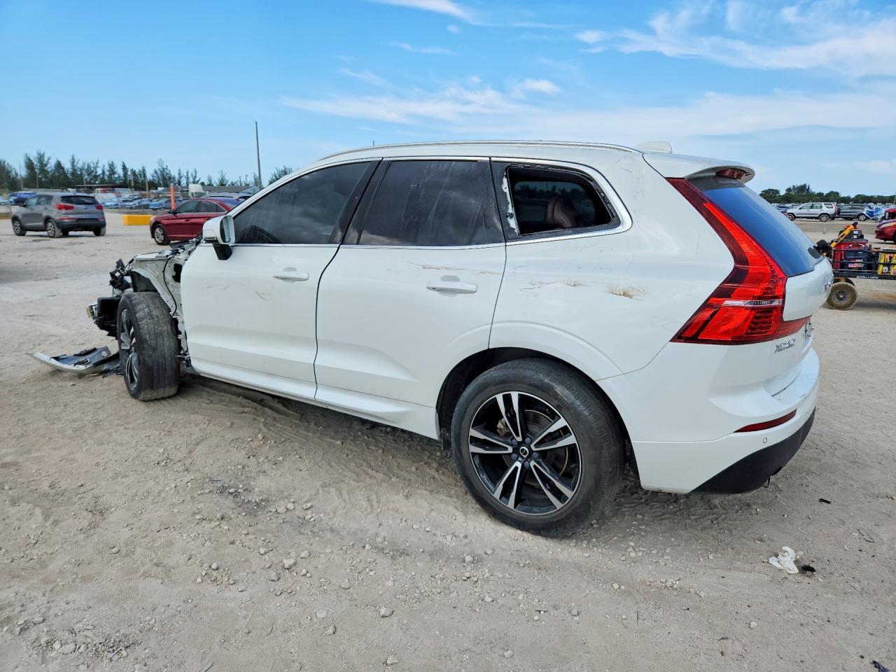 2021 Volvo Xc60 T5 Momentum - Фото 2