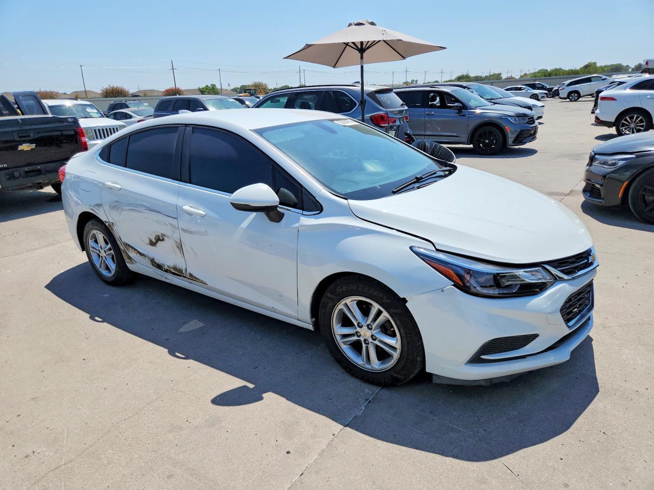 2017 Chevrolet Cruze Lt - Image 4
