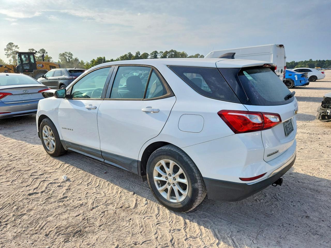 2018 Chevrolet Equinox Ls - Фото 2