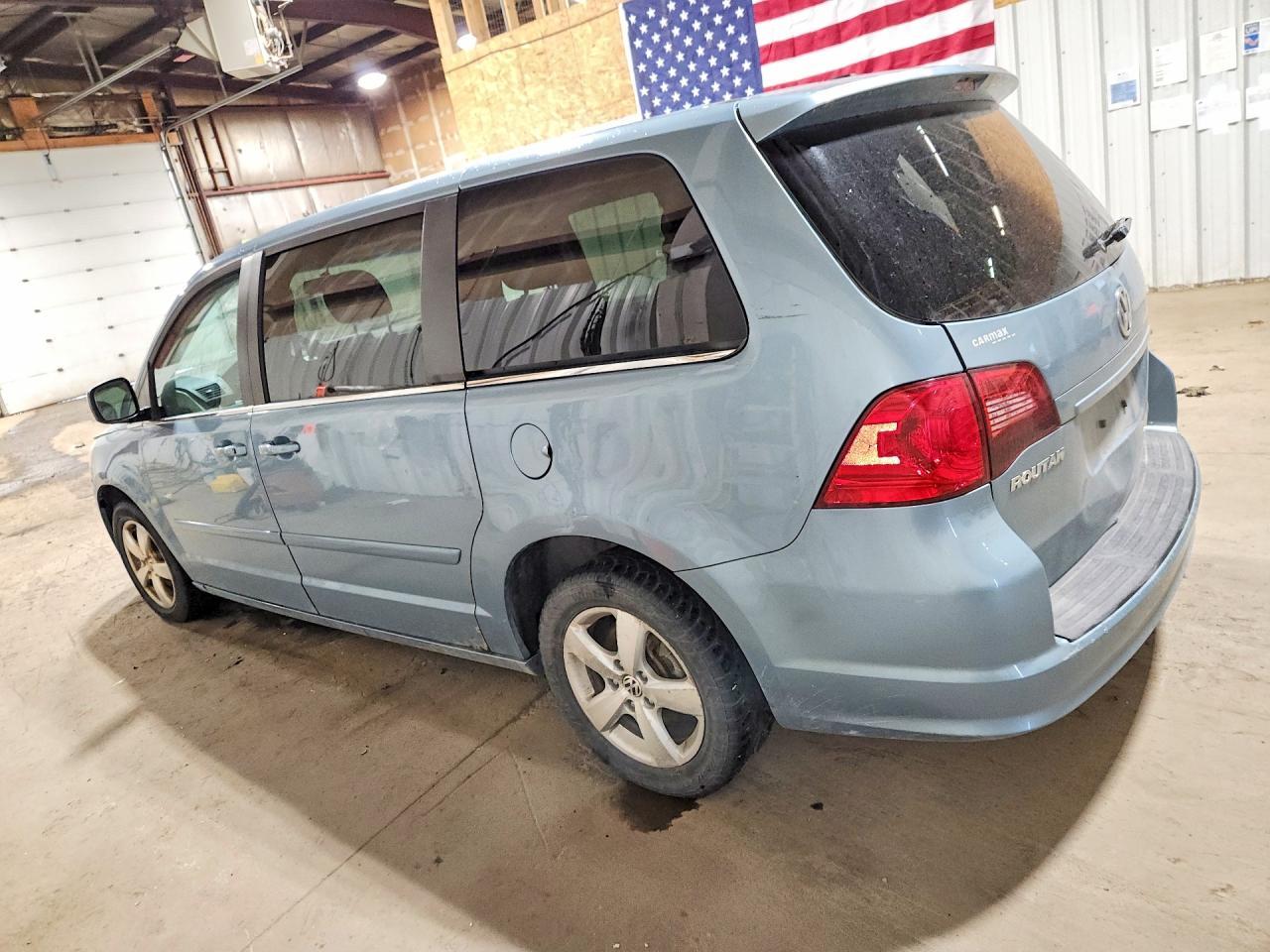 2010 Volkswagen Routan Se - Фото 2