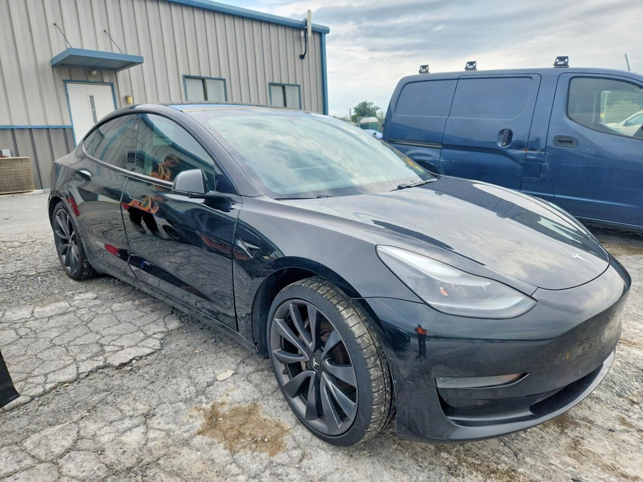 2021 Tesla Model 3 - Фото 4