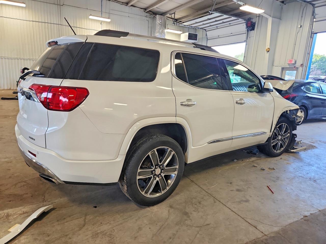 2019 GMC Acadia Denali - Фото 3