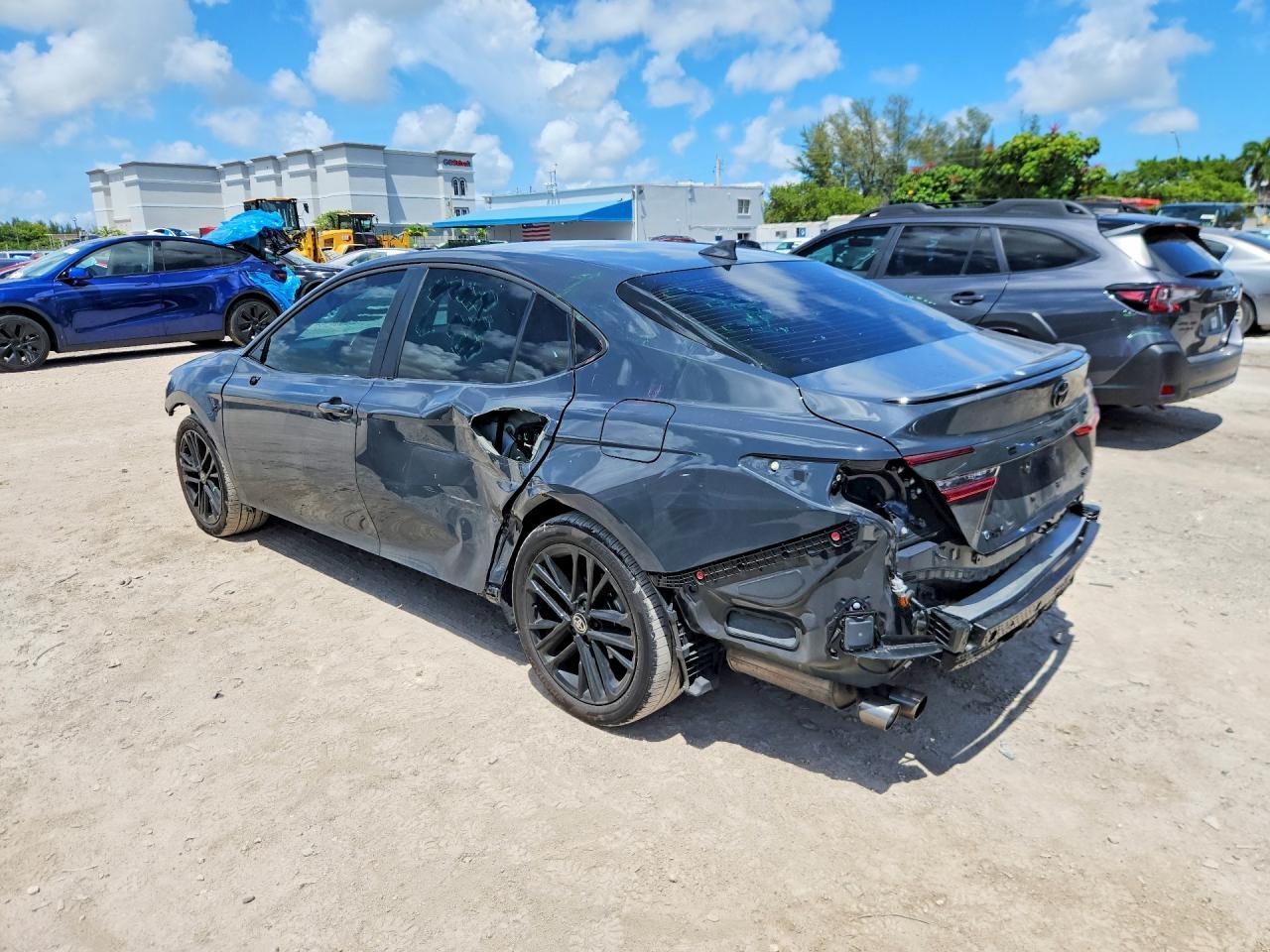2025 Toyota Camry Se - Фото 2