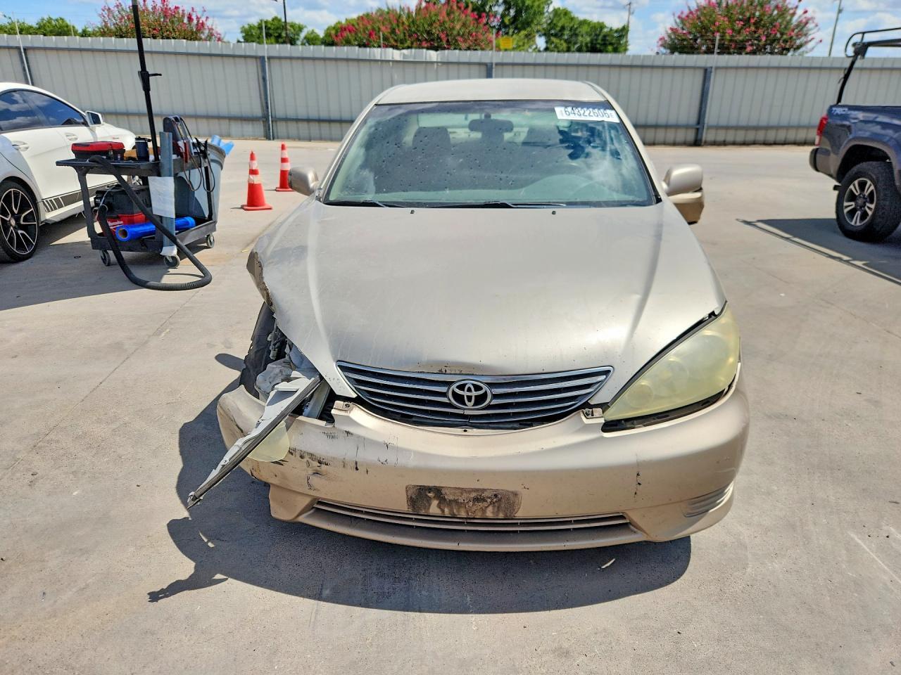 2005 Toyota Camry Le - Image 5