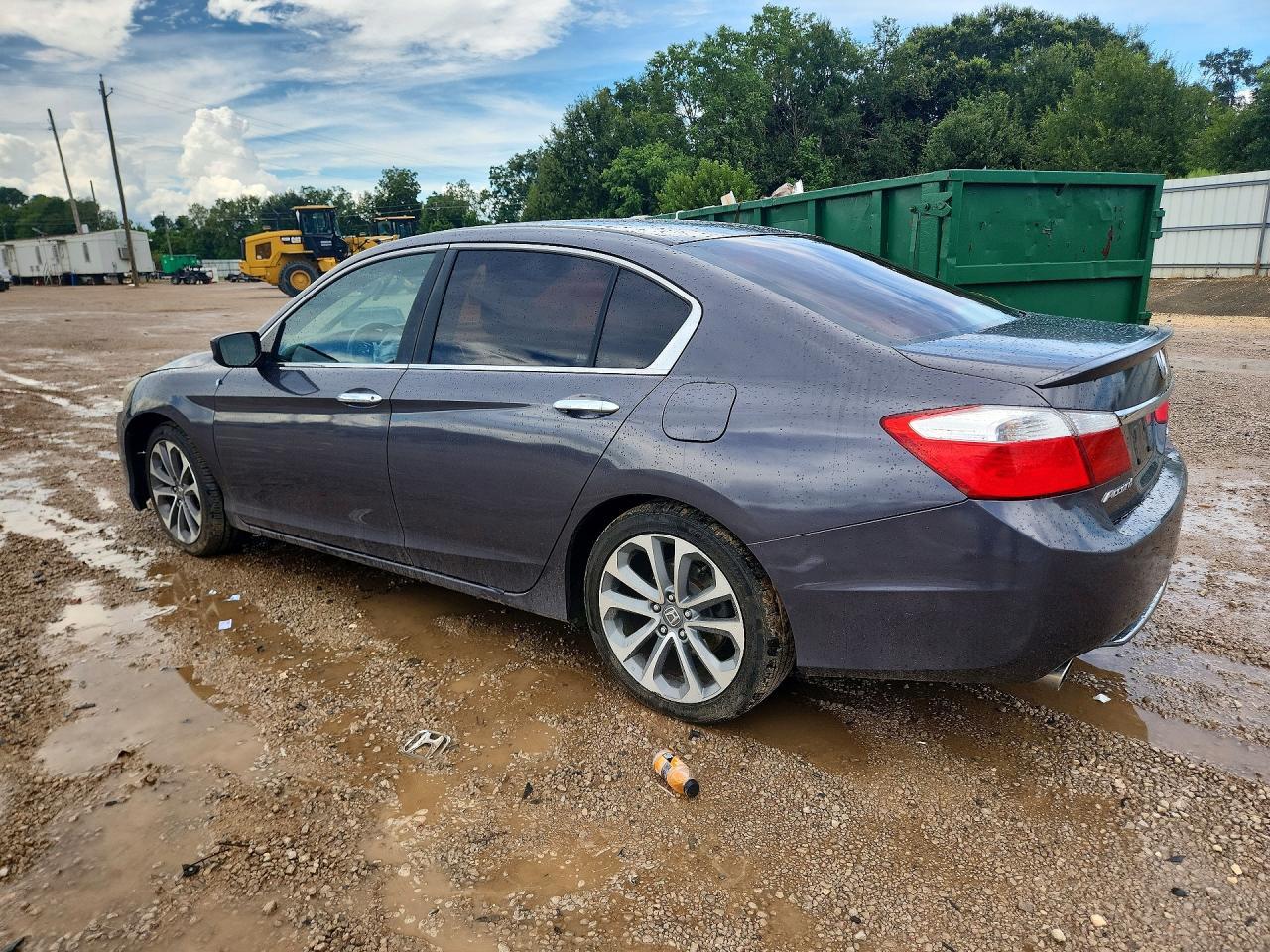 2015 Honda Accord Sport - Image 2