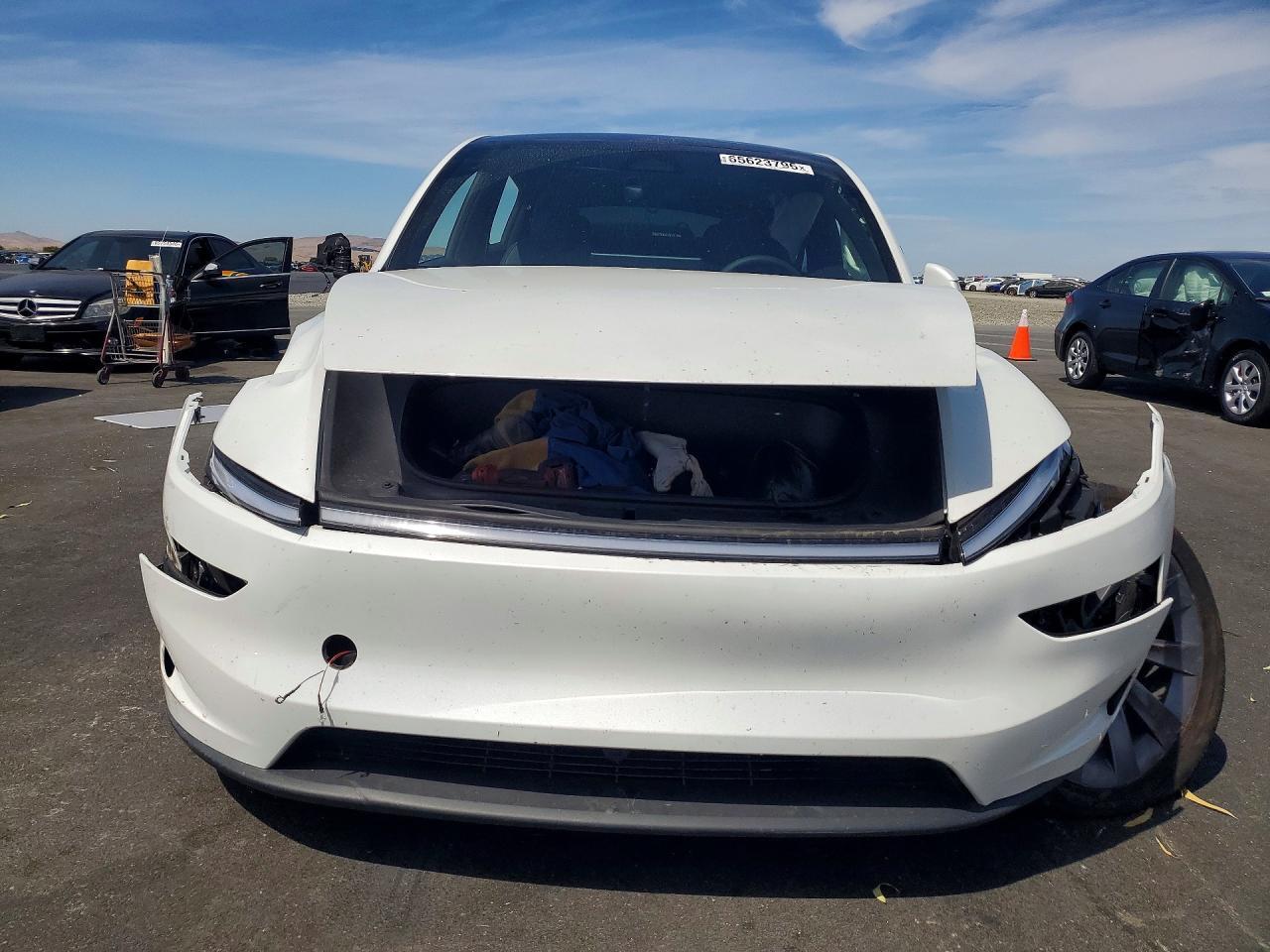 2026 Tesla Model Y - Фото 5