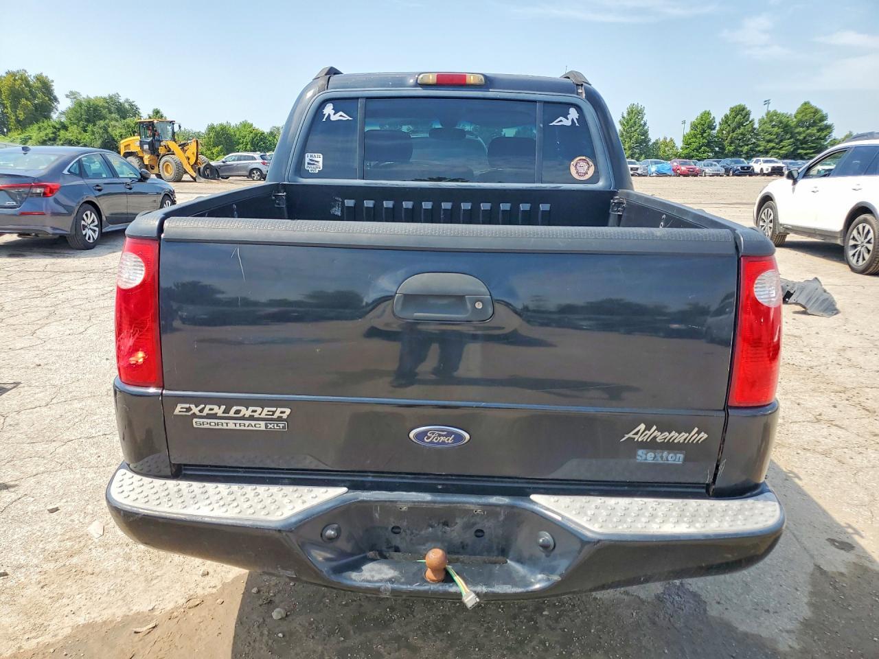 2005 Ford Explorer Sport Trac - Фото 6