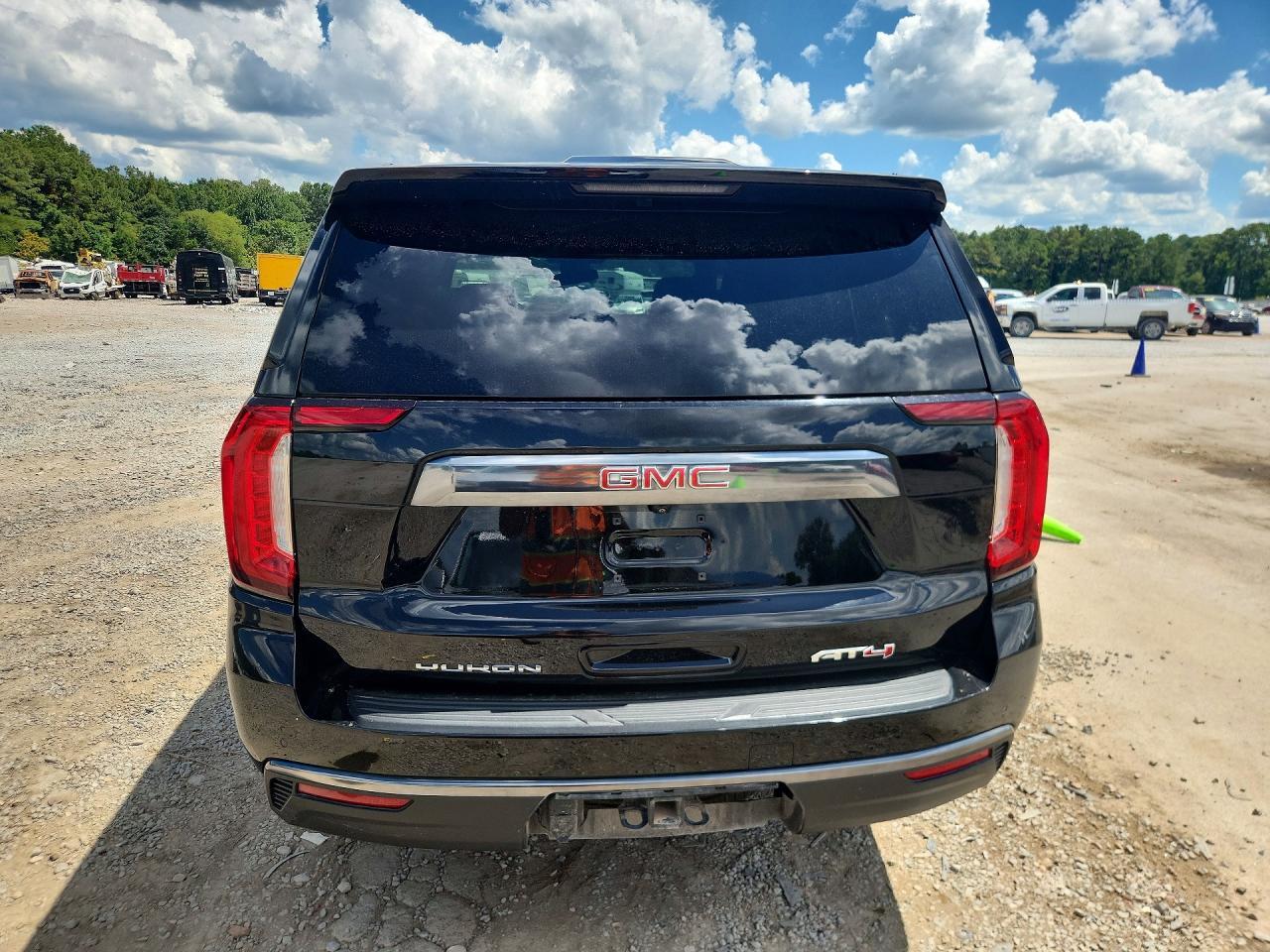 2023 GMC Yukon At4 - Фото 6