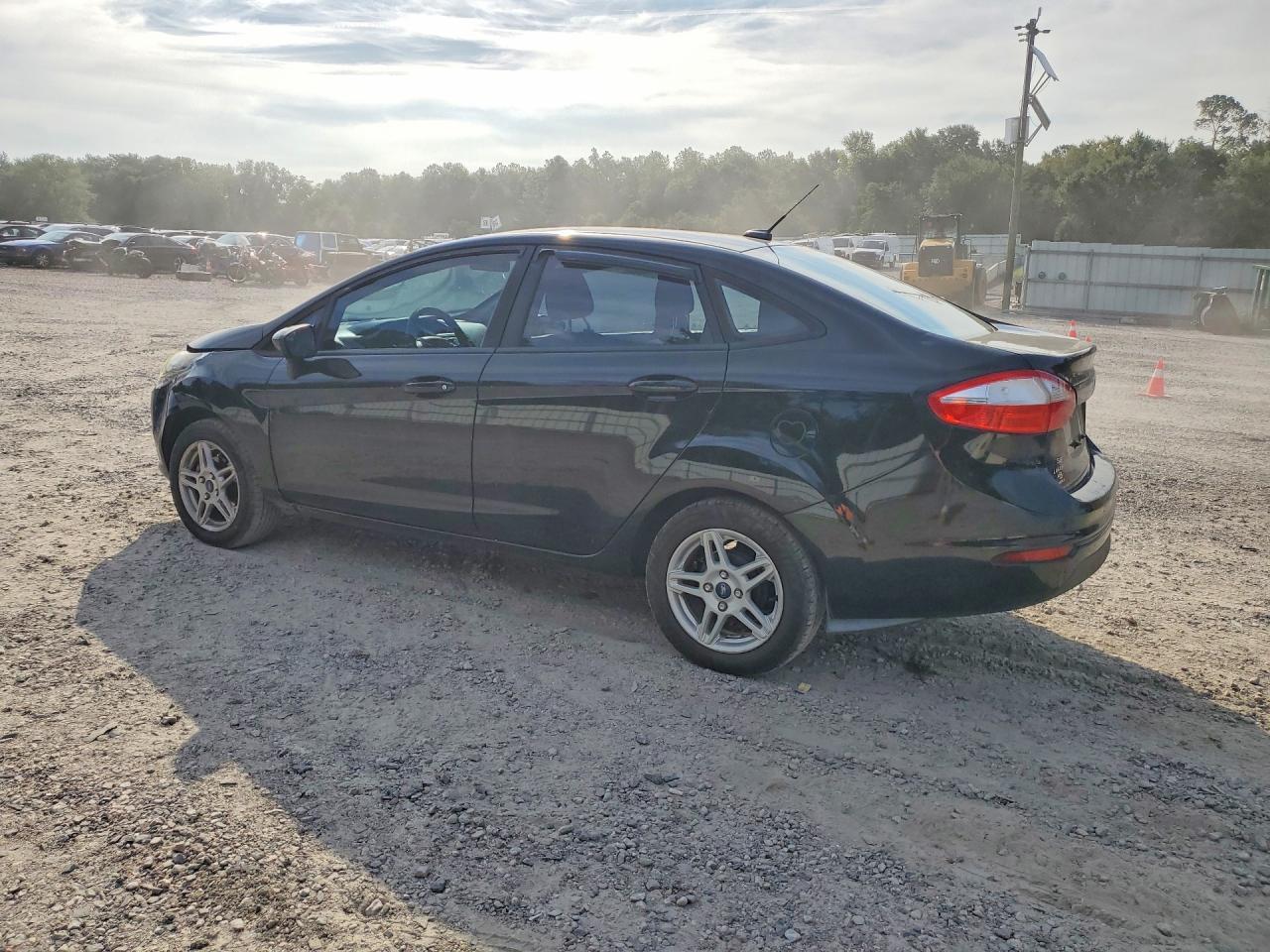 2018 Ford Fiesta Se - Image 2