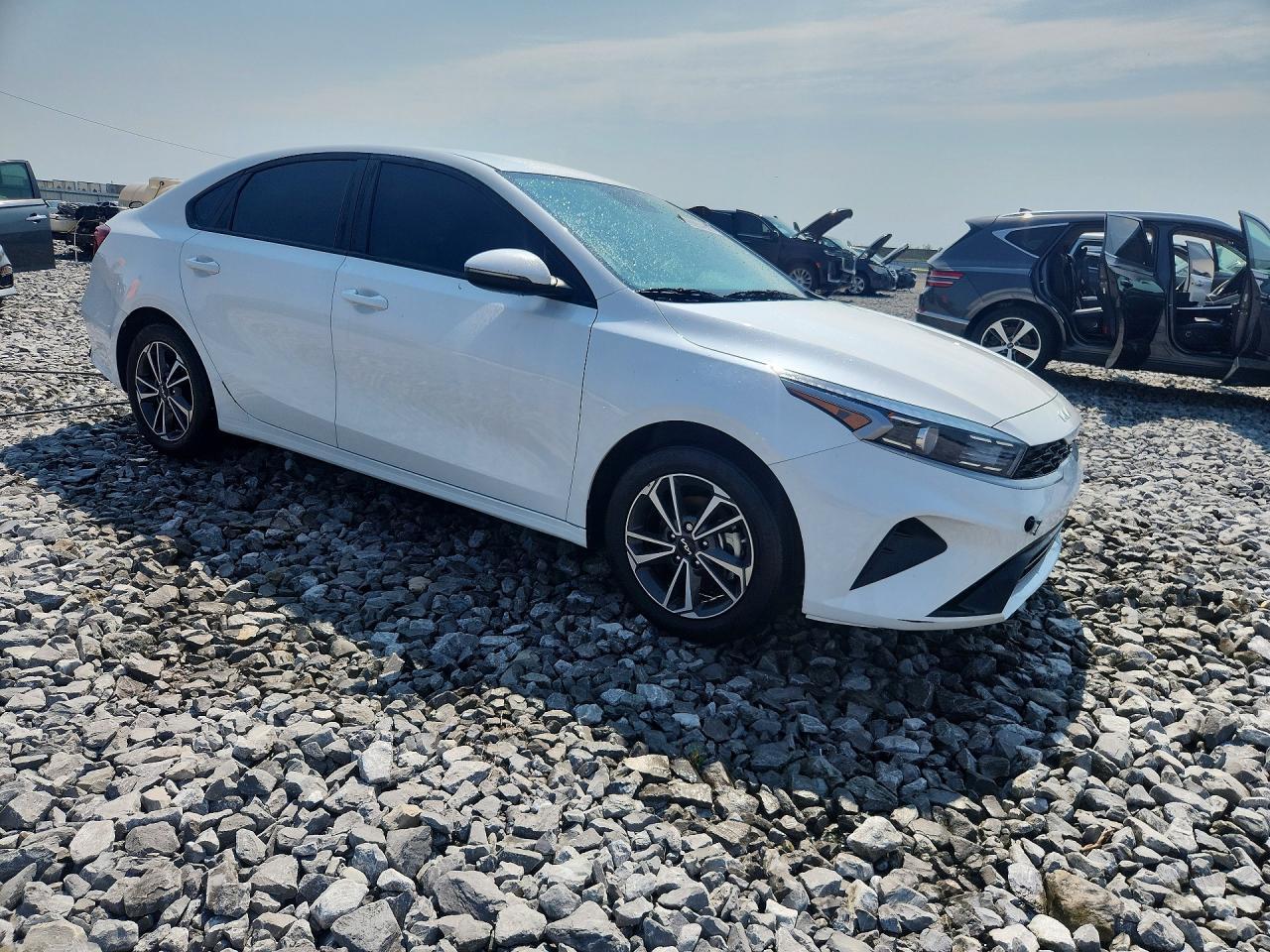2024 Kia Forte Lxs - Image 4