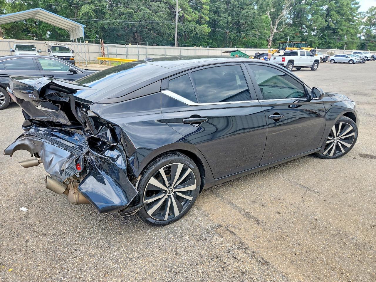 2022 Nissan Altima Sr - Фото 3