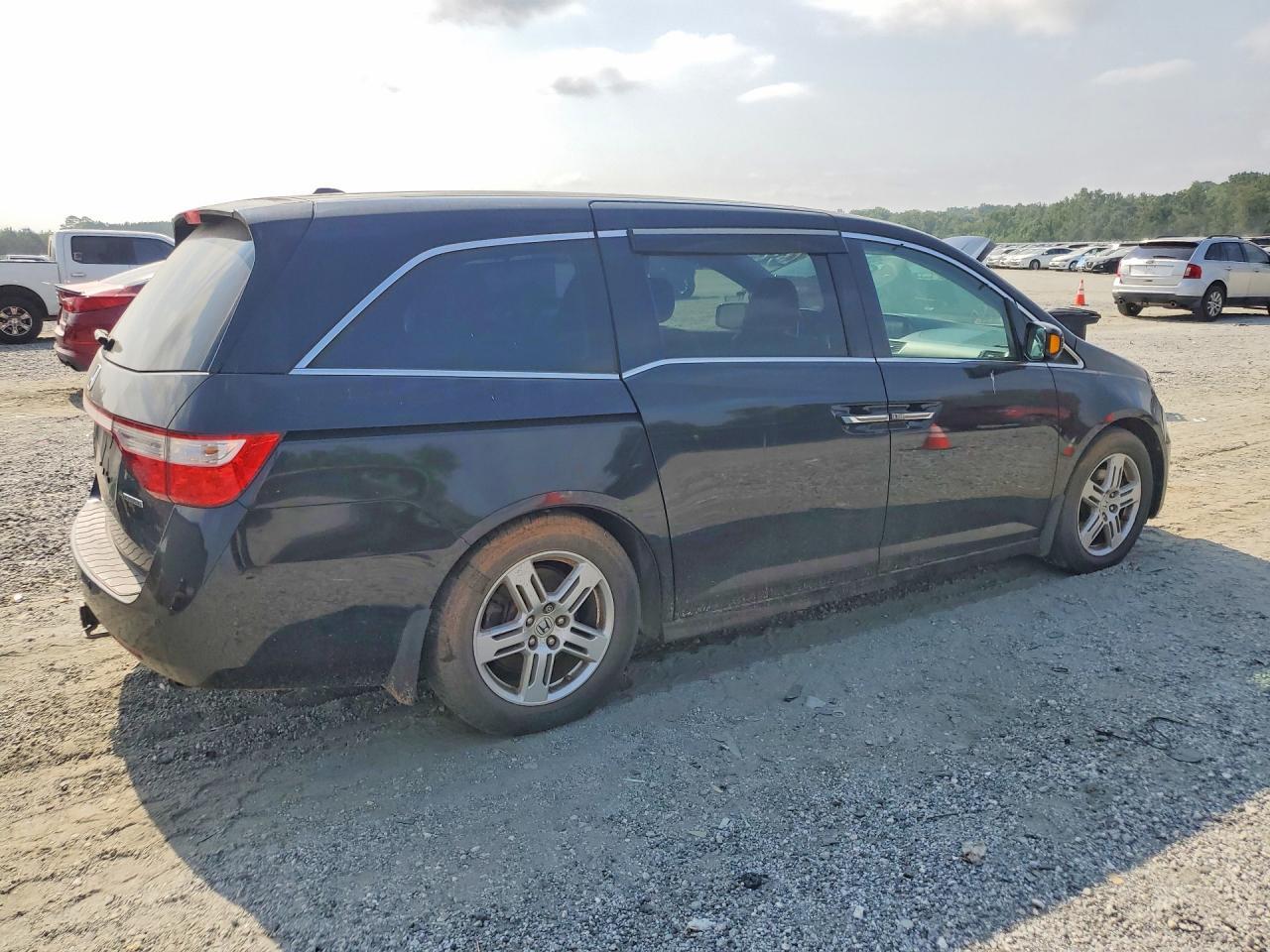 2013 Honda Odyssey Touring - Фото 3