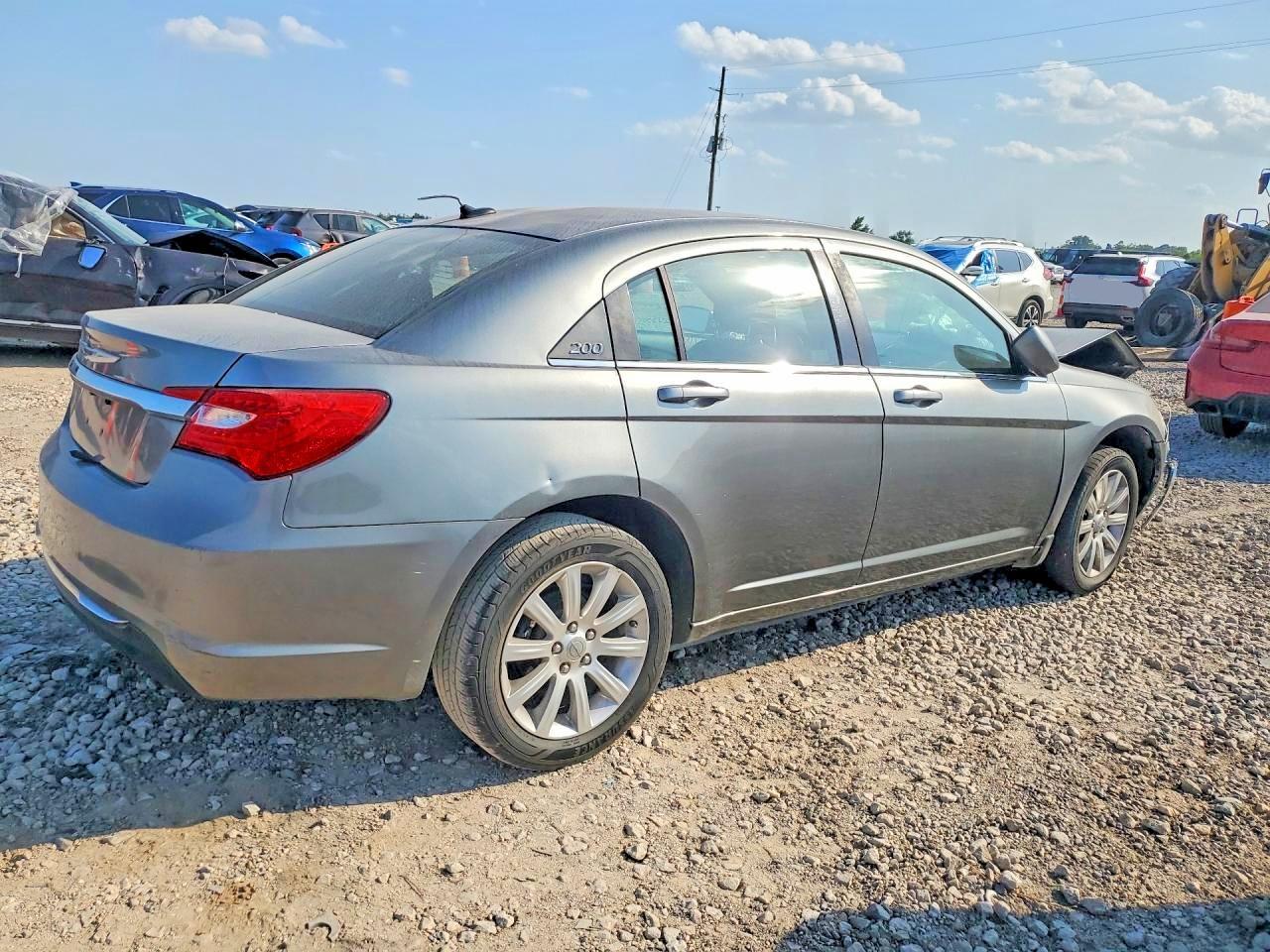 2013 Chrysler 200 Touring - Image 3