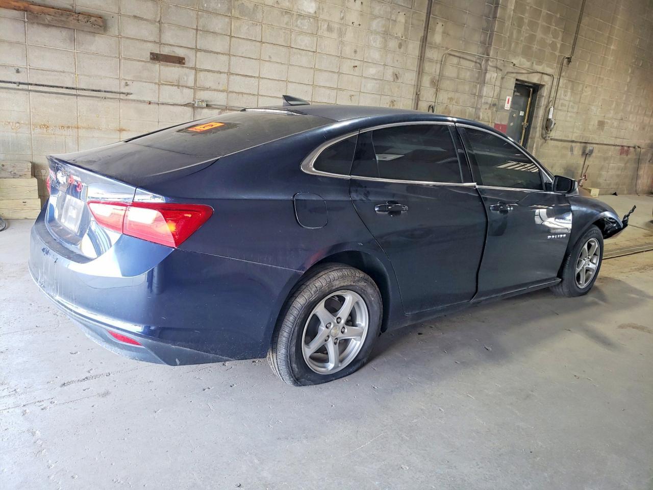 2017 Chevrolet Malibu Ls - Фото 3