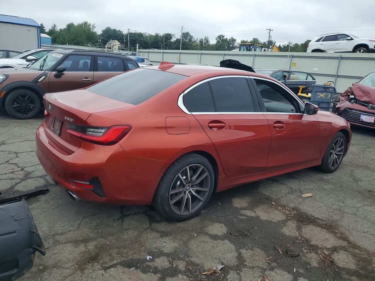2019 BMW 330Xi - Фото 3