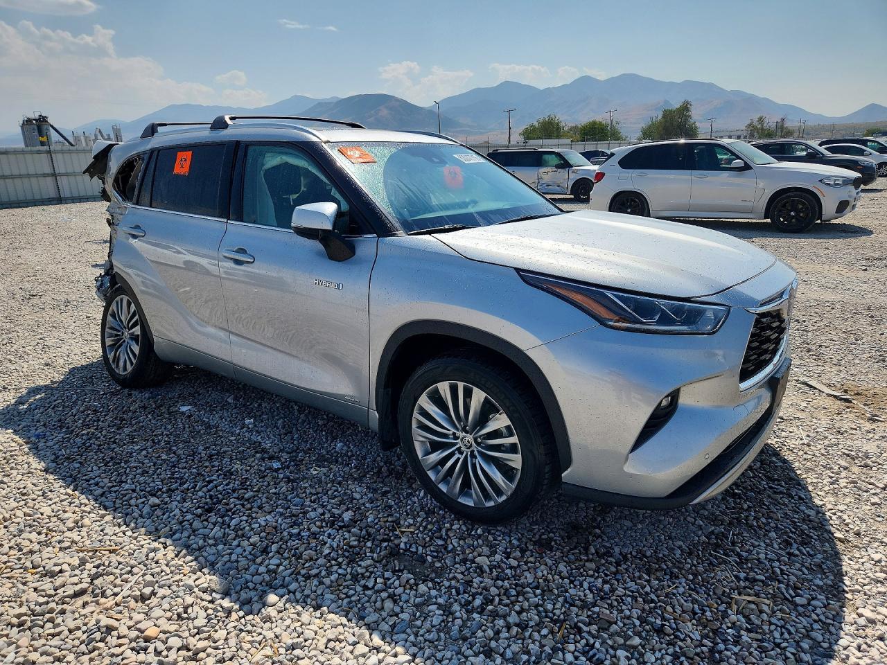 2020 Toyota Highlander Hybrid Platinum - Image 4