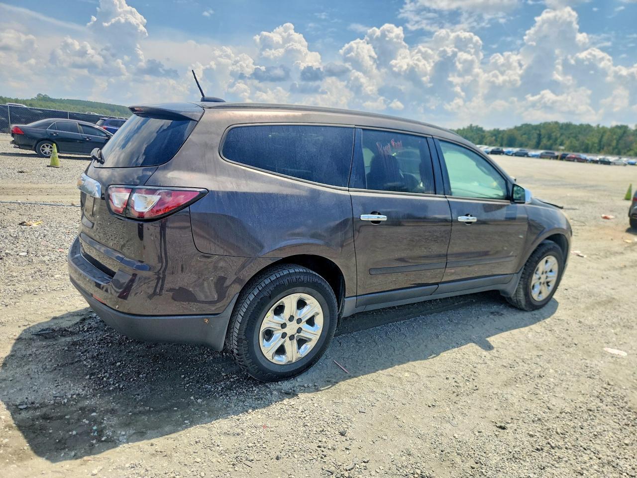 2017 Chevrolet Traverse Ls - Фото 3