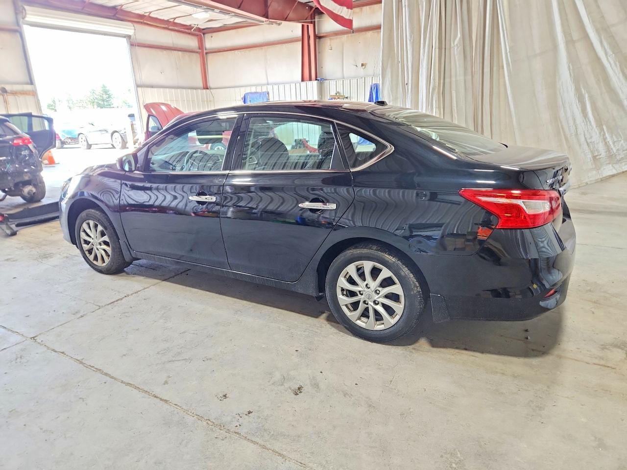 2017 Nissan Sentra - Фото 2