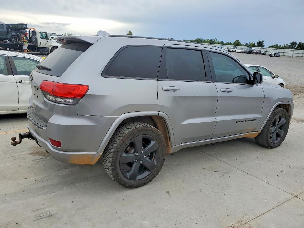 2015 Jeep Grand Cherokee Laredo - Image 3