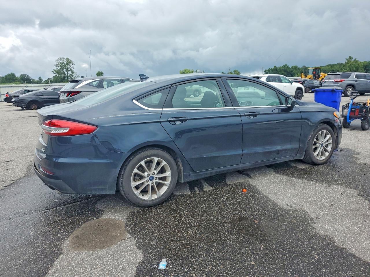 2020 Ford Fusion Se - Фото 3